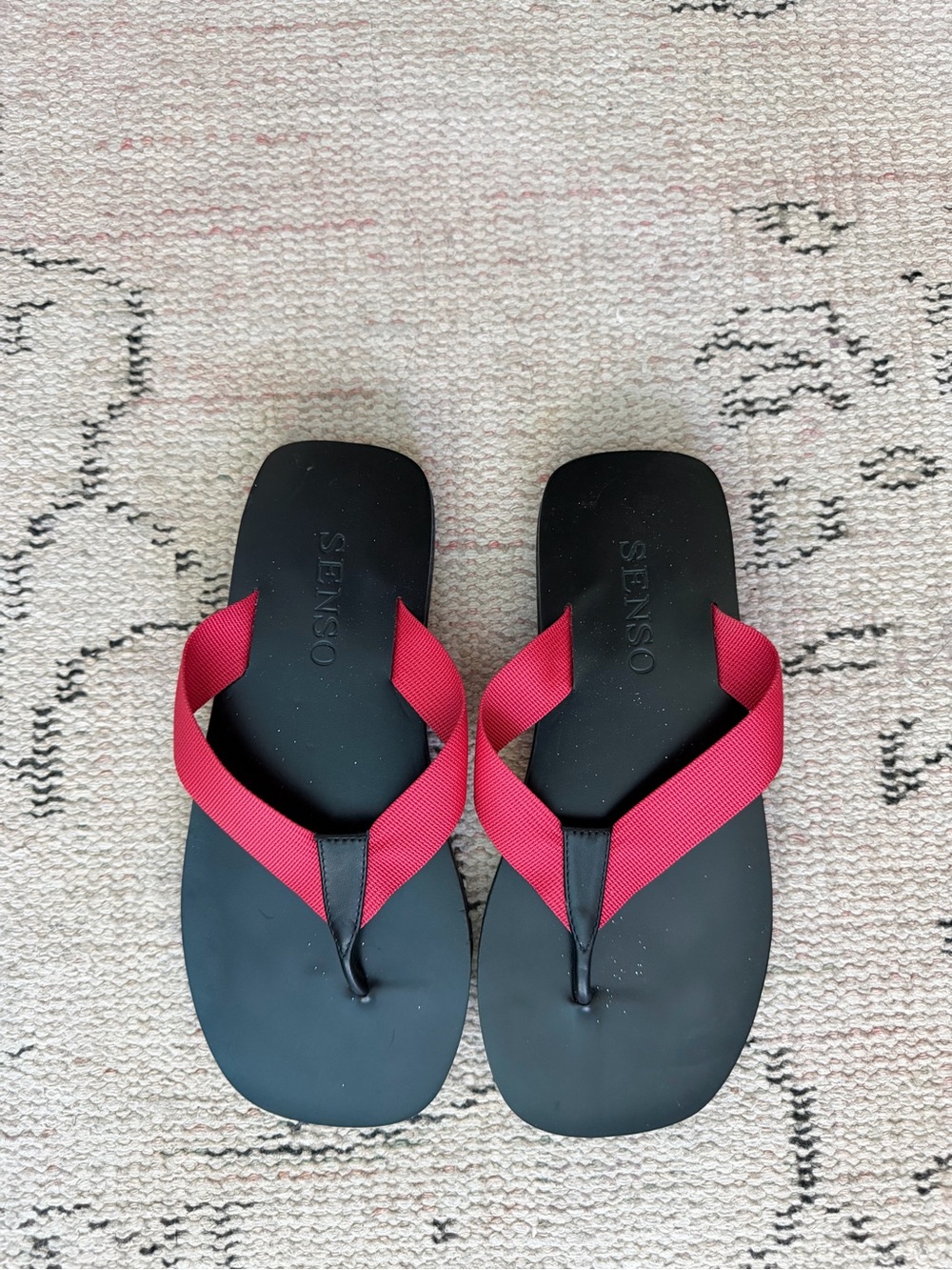 Senso
xylon rubber thongs